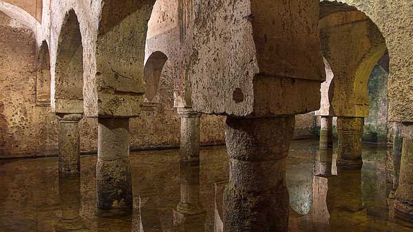 Aljibe en el Palacio de las Veletas