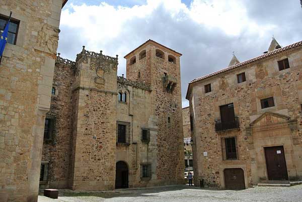 Palacio de los Golfines de Abajo