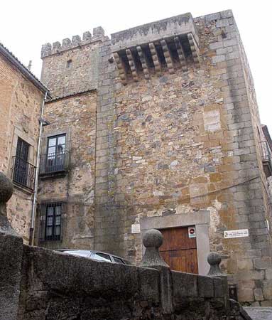 Palacio de los Golfines de Arriba